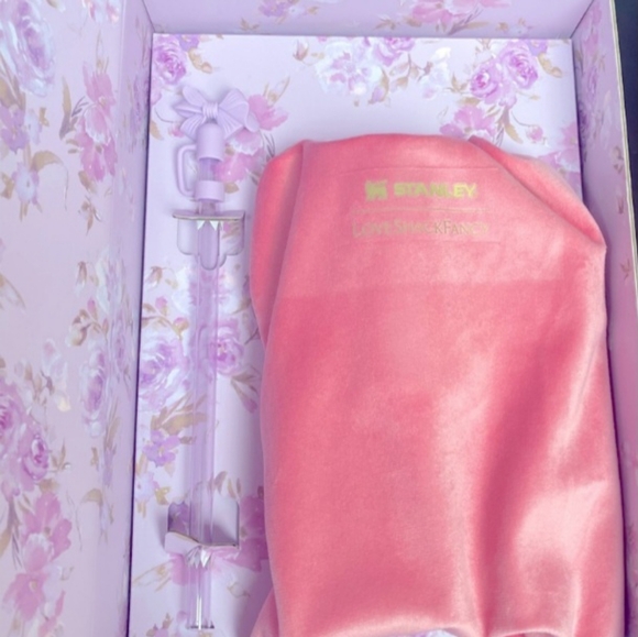 Stanley x LoveShackFancy 20oz Quencher - Picture 6 of 9